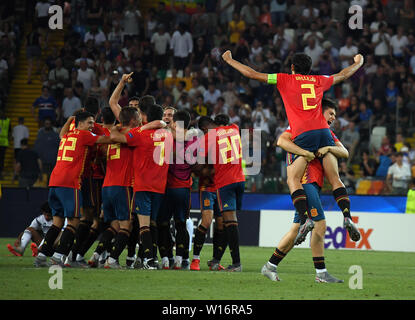 Udine, Italy. 30th June, 2019. Players of Spain celebrate at the end of the 2019 UEFA European Under-21 Championship Final between Spain and Germany in Udine, Italy, June 30, 2019. Spain won 2-1. Credit: Alberto Lingria/Xinhua/Alamy Live News Stock Photo