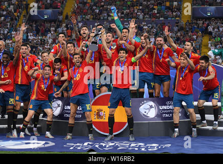 Udine, Italy. 30th June, 2019. Players of Spain celebrate after the 2019 UEFA European Under-21 Championship Final between Spain and Germany in Udine, Italy, June 30, 2019. Spain won 2-1. Credit: Alberto Lingria/Xinhua/Alamy Live News Stock Photo