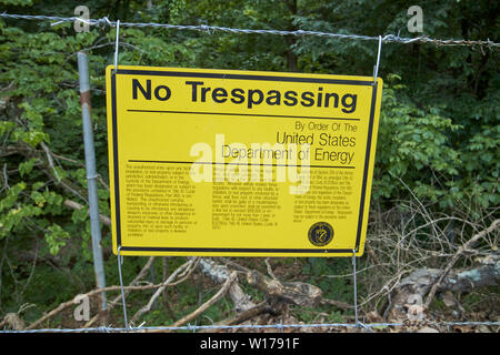 no trespassing sign on the boundary fence of the Y-12 complex in the former secret city of Oak Ridge Tennessee USA Stock Photo
