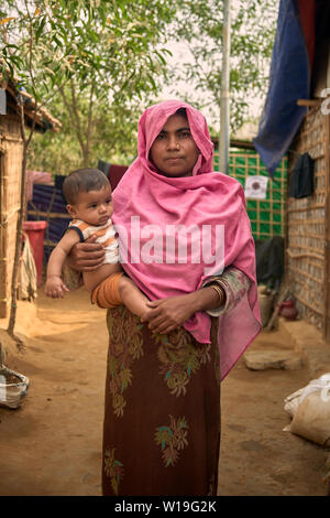 Portrait of Rohingya woman 'Mariam' in Kutupalong Rohingya Refugee Camp, Bangladesh Stock Photo