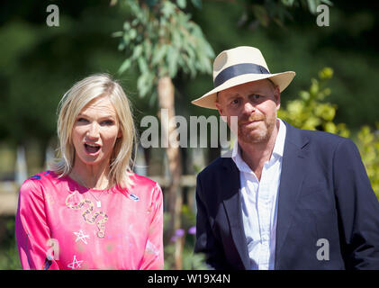 East Molesey, UK. 01st July, 2019. BBC presenter Jo Whiley poses with Gardening expert Joe swift at the RHS Hampton Court Palace Garden Festival Press Day which takes place before it officially opens tomorrow until Sunday 7th July. The world renowned flower show is a glamourous, fun and an educational day out which is attended by many celebrities. There are many gardens, floral displays, Marquees all set in the glorious grounds of Hampton Court Palace. Credit: Keith Larby/Alamy Live News Stock Photo