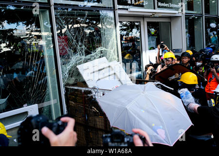 Hong Kong, China. 01st July, 2019. Protesters push a cart through a glass door at Hong Kong’s Legislative Council building. Monday was the 22nd anniversary of the city’s return to Chinese sovereignty. Credit: ZUMA Press, Inc./Alamy Live News Stock Photo