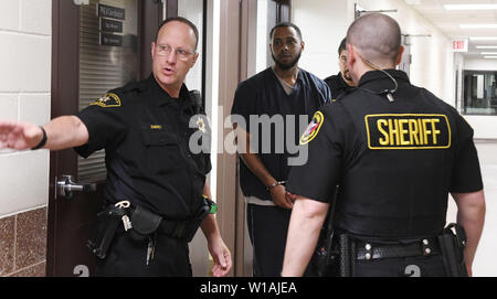 Racine, Wisconsin, USA. 1st July 2019.DALQUAVIS T. WARD, 26, makes his initial video appearance in Racine, Wisconsin court from the Racine County Jail Monday July 1, 2019. Bail was set at $5 million on charges that he shot and killed off-duty Racine Police officer John Hetland June 17 when Hetland tried to stop WARD during an armed robbery at Teezers bar and grill in Racine. Credit: ZUMA Press, Inc./Alamy Live News Stock Photo