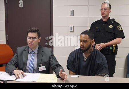 Racine, Wisconsin, USA. 1st July 2019.DALQUAVIS T. WARD, 26, makes his initial video appearance in Racine, Wisconsin court from the Racine County Jail Monday July 1, 2019. Bail was set at $5 million on charges that he shot and killed off-duty Racine Police officer John Hetland June 17 when Hetland tried to stop WARD during an armed robbery at Teezers bar and grill in Racine. Credit: ZUMA Press, Inc./Alamy Live News Stock Photo