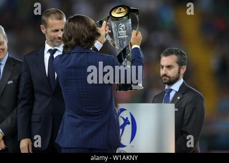 Udine, Italy. 30th June, 2019. firo: 30.06.2019, Football, International, UEFA U21 European Championship 2019, Final, Germany - Spain, Andra Pirlo, Trophae, Depositors, Feauture, General, | usage worldwide Credit: dpa/Alamy Live News Stock Photo