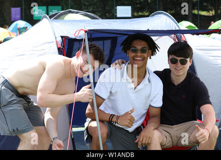 London, UK. 1st July 2019. Los tres amigos tennis fans camping and waiting for queuing up for tickets to see their favourite players. Credit: Joe Kuis/ Alamy Stock Photo