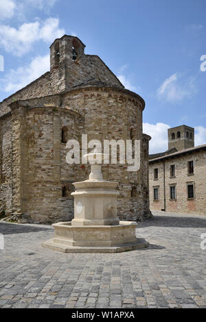 Beautiful square of the ancient San Leo village, hub of the historic Montefeltro region, in Emilia Romagna, Italy Stock Photo