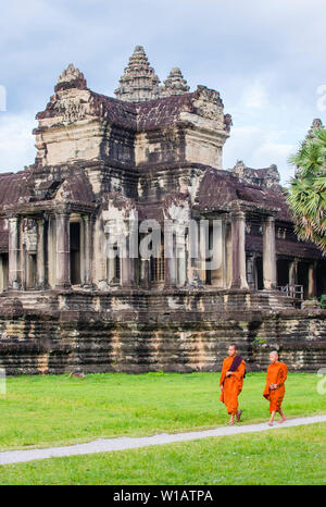 Budhist monks at the Angkor Wat Temple in Siem Reap Cambodia Stock Photo