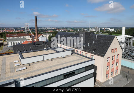 27 June 2019, Saxony, Freiberg: Panoramic view over the daily installations of the shaft "Reiche Zeche" of the colliery "Himmelfahrt Fundgrube" to the city Freiberg. Freiberg is the oldest and most important silver mining area in the Erzgebirge. The region applies for the title on the Saxon side with seventeen, on the Czech side with five parts. The selected monuments, natural and cultural landscapes represent the most important mining areas and epochs of Saxon-Bohemian ore mining as witnesses of 800 years of history. The pits "Reiche Zeche" and "Alte Elisabeth" are still used by the TU Bergak Stock Photo