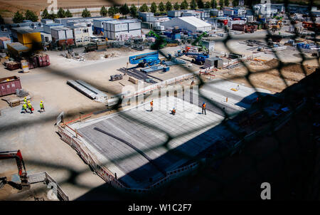 Dresden, Germany. 27th June, 2019. View of the construction site of Robert Bosch Semiconductor Manufacturing Dresden. The semiconductor plant is scheduled to go into regular operation at the end of 2021. (to dpa 'Semiconductor factory from Bosch - First test chips to come in 2020') Credit: Oliver Killig/dpa-Zentralbild/dpa/Alamy Live News Stock Photo