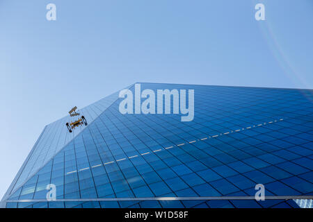 Skyscraper Window Cleaners on the Scalpel in the City of London financial area Stock Photo