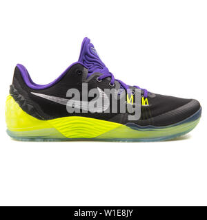 Nike zoom kobe venomenon black Cut Out Stock Images & Pictures - Alamy
