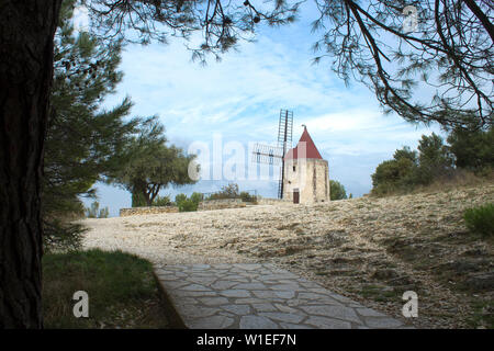 Moulin de Daudet bei (near)  Fontvieille, Province, France Stock Photo