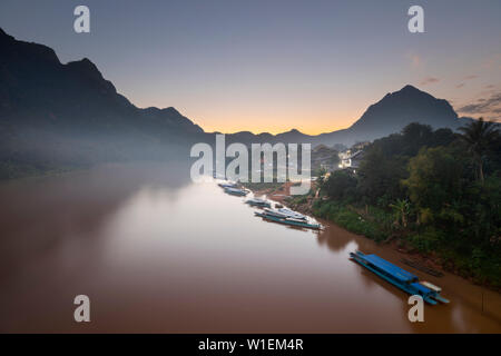 Sunset over the misty Nam Ou River at the village of Nong Khiaw, Luang Prabang Province, Northern Laos, Laos, Indochina, Southeast Asia, Asia Stock Photo