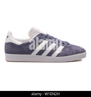 VIENNA, AUSTRIA - AUGUST 30, 2017: Adidas Gazelle orange sneaker on white background Stock Photo - Alamy VIENNA, AUSTRIA - AUGUST 30, 2017: Adidas Gazelle orange sneaker on white background Stock Photo - Alamy