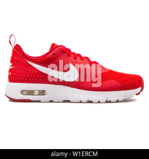 Nike air max tavas red white best sale