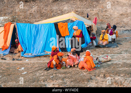 Pilgrims camp, Allahabad Kumbh Mela, World’s largest religious gathering, Uttar Pradesh, India Stock Photo