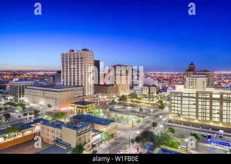 El Paso, Texas, USA  downtown city skyline at dusk with Juarez, Mexico in the distance. Stock Photo