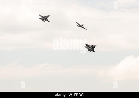 F-35 Lightning II with weapon bay doors open, F-16 and a historic Spitfire at a airshow Stock Photo