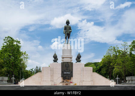 Sculpture of King Rama VI in principal gate in Lumpini Park, Bangkok, Thailand Stock Photo