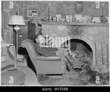 Interior of a Navajo hogan on a New Mexico reservation, 09/13/1903 Stock Photo