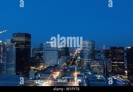 La Défense (Pariser Geschäftsviertel). // La Défense (Paris business district). Stock Photo