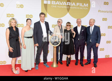 Munich, Germany. 02nd July, 2019. Iris Ostermaier (l-r), Managing Director of Bavaria Film, Judith Gerlach, Bavarian State Minister for Digital Affairs, Markus Söder (CSU), Prime Minister of Bavaria, director Wolfgang Petersen and his wife Maria, Christian Franckenstein, Chairman of the Management Board of Bavaria Film GmbH, and Tom Buhrow, WDR Director-General, come to the Bavaria Film Fest reception over the red carpet at the media location Geiselgasteig. The Munich Film Festival takes place from 27.06.2019 to 06.07.2019. Credit: Felix Hörhager/dpa/Alamy Live News Stock Photo