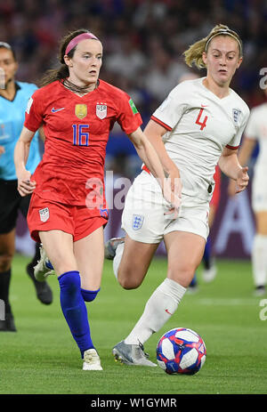 Lyon, France. 02nd July, 2019. 02 July 2019, France (France), Décines-Charpieu: Football, women: WM, England - USA, final round, semi-final, Stade de Lyon: Rose Lavelle from the USA (l) in duel with England's Keira Walsh. Photo: Sebastian Gollnow/dpa Credit: dpa picture alliance/Alamy Live News Stock Photo