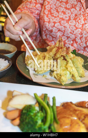 Miami Beach Florida,Alton Road,Yoko's Japanese,restaurant restaurants food dining cafe cafes,service,cuisine cuisine,dining,plate,dish,food,shrimp tem Stock Photo