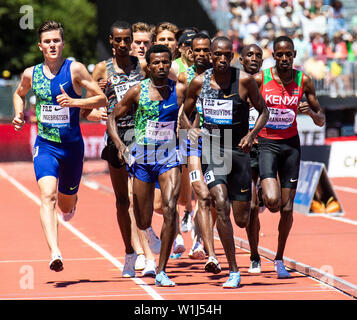 Stanford, CA. 30th June, 2019. Timothy Cheruiyot leads the pack in the Men's 1 Mile Bowerman during the Nike Prefontaine Classic at Stanford University Palo Alto, CA. Thurman James/CSM/Alamy Live News Stock Photo