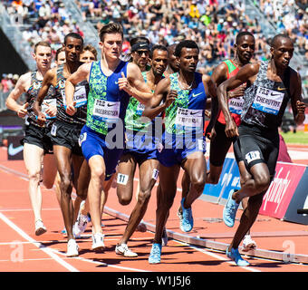 Stanford, CA. 30th June, 2019. Timothy Cheruiyot leads the pack in the Men's 1 Mile Bowerman during the Nike Prefontaine Classic at Stanford University Palo Alto, CA. Thurman James/CSM/Alamy Live News Stock Photo