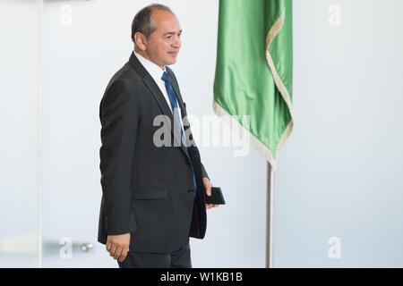 03 July 2019, Saxony, Dresden: The future Lord Mayor of Görlitz Octavian Ursu (CDU) is about to start the plenary session in the Landtag. Topics of the meeting include the improvement of animal welfare and a reorganisation of information security in Bavaria. Photo: Sebastian Kahnert/dpa-Zentralbild/dpa Stock Photo