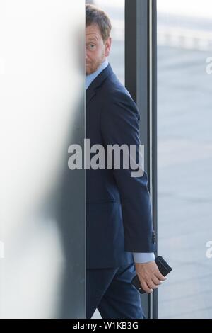 03 July 2019, Saxony, Dresden: Michael Kretschmer (CDU), Prime Minister of Saxony, leaves the plenum through a glass door during the state parliament session. Topics of the meeting include the improvement of animal welfare and a reorganisation of information security in Bavaria. Photo: Sebastian Kahnert/dpa-Zentralbild/dpa Stock Photo