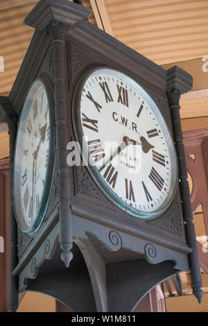 Kidderminster, UK. 29th June, 2019. Severn Valley Railways 'Step back to the 1940's' gets off to a fabulous start this weekend with costumed re-enactors playing their part in providing an authentic recreation of wartime Britain. Close up of large GWR station clock (analogue, with hands) telling the time to railway passengers on the platform of a vintage train station. Credit: Lee Hudson Stock Photo