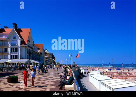 Strandpromenade, De Haan, Flandern Belgien Stock Photo