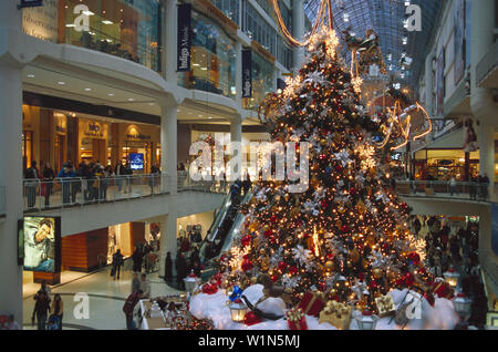 Christmas shopping, Eaton Centre Toronto, Canada Stock Photo: 9595635