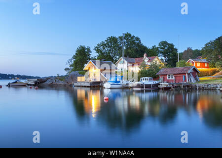 Houses by the sea in Vaxholm, Stockholm archipelago, Uppland, Stockholms land, South Sweden, Sweden, Scandinavia, Northern Europe Stock Photo