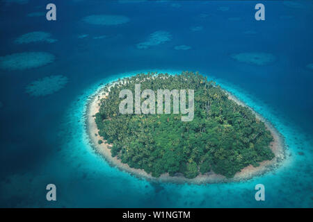 Insel in der Blackett Strait, Solomon Islands Stock Photo