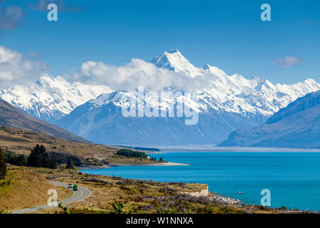 Lake Pukaki and Mt Cook (Aoraki), Mount Cook National Park, South Island, New Zealand Stock Photo