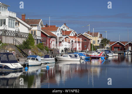 Swedish cottages in the harbour of Grundsund, Island Skaftö, Bohuslän, Västergötland, Götaland, South Sweden, Sweden, Scandinavia, Northern Europe, Eu Stock Photo