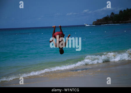 Akrobatik am Strand, Dominikanische Republik Karibik
