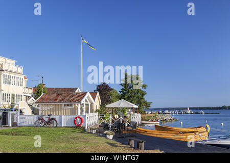 Houses by the Baltic Sea in Västervik, Smaland, Kalmar land, South Sweden, Sweden, Scandinavia, Northern Europe, Europe Stock Photo