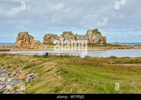 House between the rocksin the region, Le Gouffre, Plougrescant, Atlantic Ocean, Dept. Côtes-d'Armor, Brittany, France, Europe Stock Photo