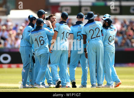 New Zealand's players celebrate the dismissal of Pakistan's Hassan Ali ...