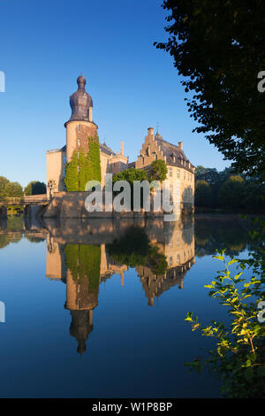 Gemen moated castle, Borken, Muensterland, North-Rhine Westphalia, Germany Stock Photo