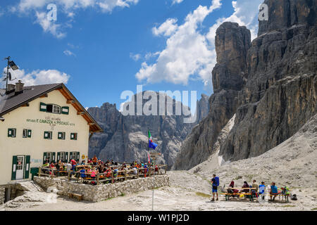 Hut rifugio Pisciadu with rock spires of Sella in background, hut rifugio Pisciadu, Sella range, Dolomites, UNESCO World Heritage Site Dolomites, Sout Stock Photo