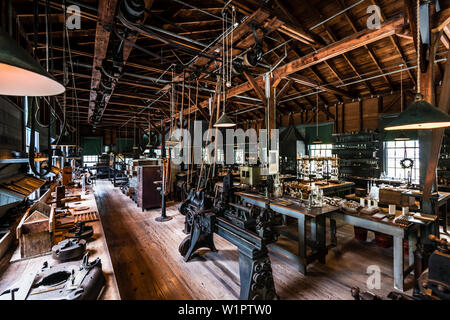 Thomas Edison and Henry Ford Winter Estates, working hall and laboratory in the historical museum, Fort Myers, Florida, USA Stock Photo