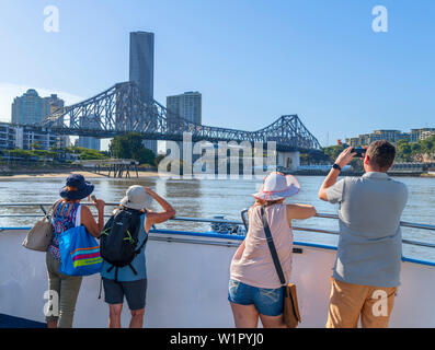 The Story Bridge spanning the Brisbane River viewed from a CityCat ferry, Brisbane, Queensland, Australia Stock Photo