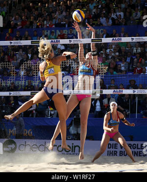 Hamburg, Germany. 03rd July, 2019. Beach Volleyball, World Championship, at Rothenbaum Stadium: Round of 32, Women. Hughes/Summer (USA) - Kozuch/Ludwig (Germany). Laura Ludwig (l) in action against Sara Hughes (r) and Summer Ross on the Center Court. Credit: Christian Charisius/dpa/Alamy Live News Stock Photo