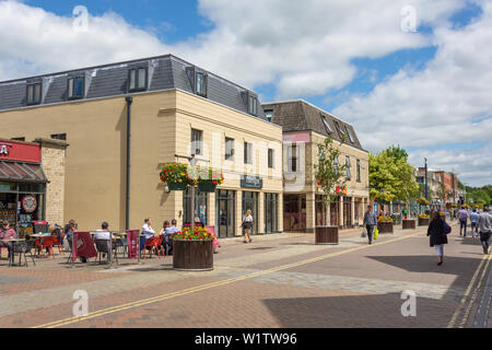 Pedestrianised High Street, Kidlington, Oxfordshire, England, United Kingdom Stock Photo